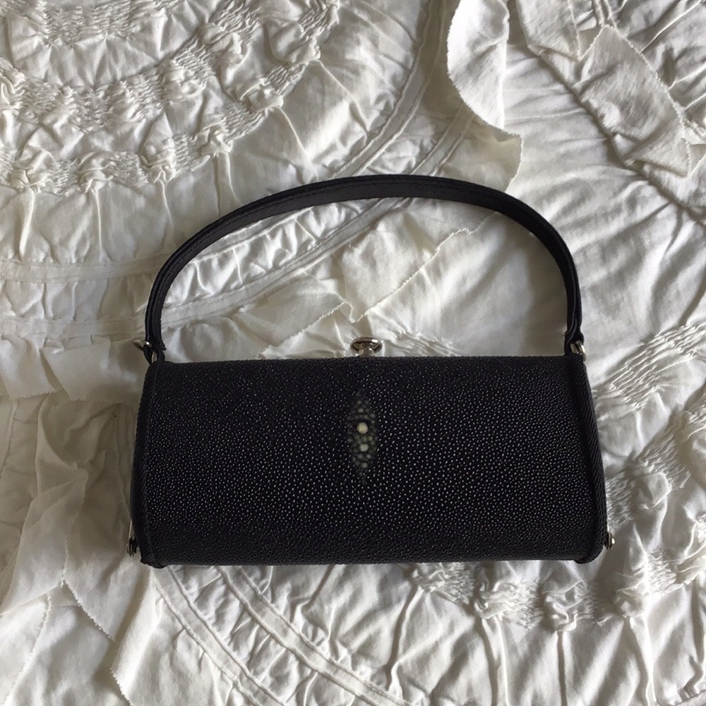 Black clutch